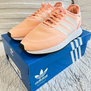 Adidas Originals Sneaker | Women’s 8.5 | Peachy-pink color